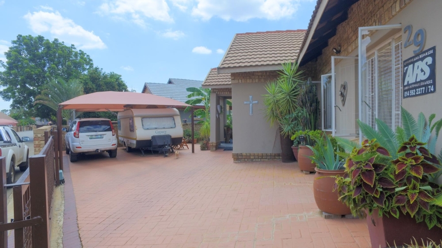 4 Bedroom Property for Sale in Waterval East North West